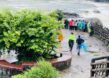 Athirapally Waterfalls with Oberon Tours